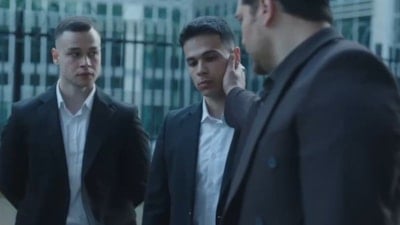 Eşref Raconu Gençler İçin Kesti: Siz Vatana Hayırlı Evlat Olacaksınız