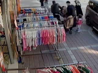 İstanbul'da boğazına şeker kaçan çocuk Heimlich manevrası ile kurtarıldı