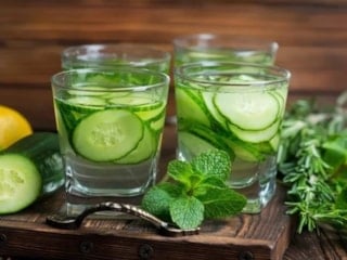 Ödem attıran en etkili 4 yiyecek: Hem tok tutuyor hem şişkinliği yok ediyor