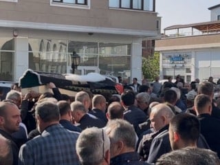 Bursa'da cinayet kurbanı avukat Hatice Kocaefe duvağıyla son yolculuğuna uğurlandı