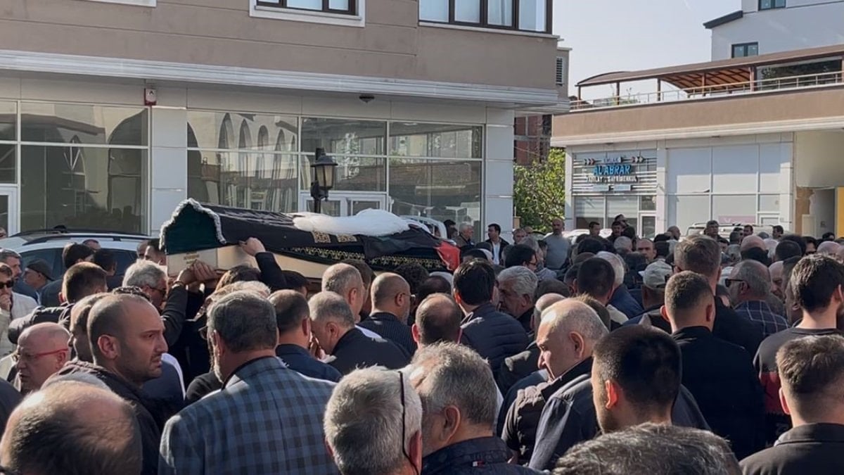 Bursa'da cinayet kurbanı avukat Hatice Kocaefe duvağıyla son yolculuğuna uğurlandı