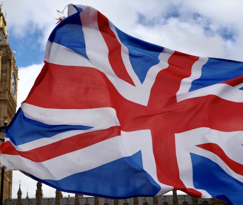 İngiltere'de 2009 sonrası doğanlara ömür boyu sigara satış yasağı