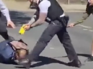 Londra'da Yahudilere bıçaklı saldırı: Saldırganın yakalandığı anlar ortaya çıktı