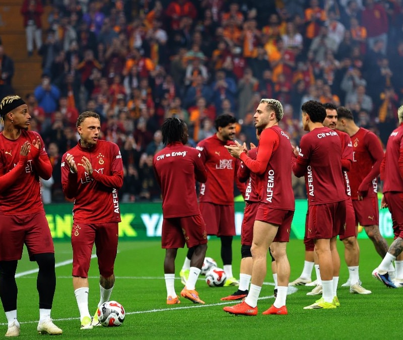 Galatasaray'dan stadyumda taraftara açık antrenman
