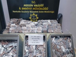 Mersin'de 111 bin sentetik ecza ele geçirildi: 2 tutuklama