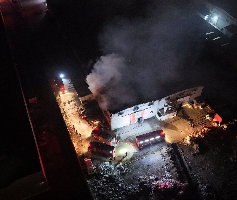 Kayseri'de sünger fabrikasında yangın