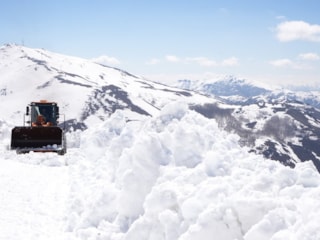 Bayburt’ta baharda kar mesaisi: Soğanlı Geçidi’nde yollar açılıyor