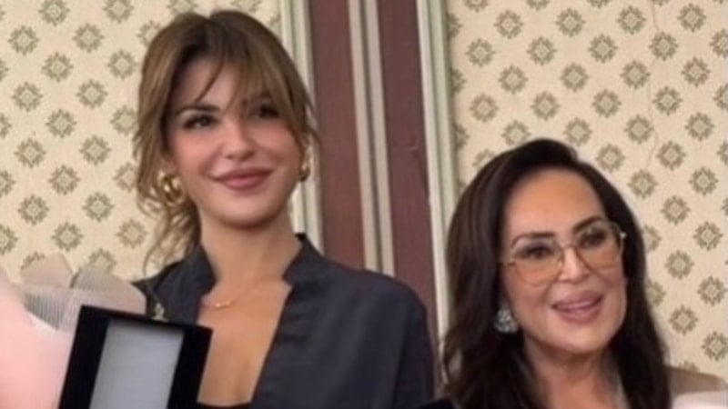 Kızı Yağmur Ünal’la etkinlikte! Türkan Şoray'ın güzelliğine yorum yağdı