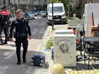 İstanbul'da evi icra ile satılan kiracı, eşyalarını sokakta buldu