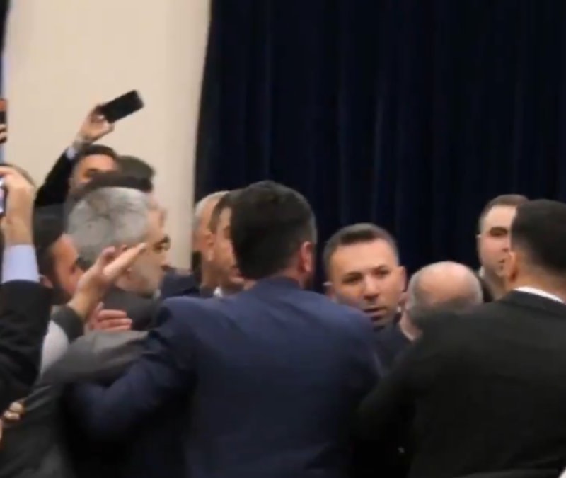 Ataşehir Belediye Başkan vekilliği seçimlerinde gerginlik