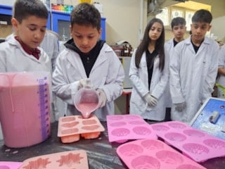 Bolu’da öğrenciler atık yağları sabuna dönüştürdü