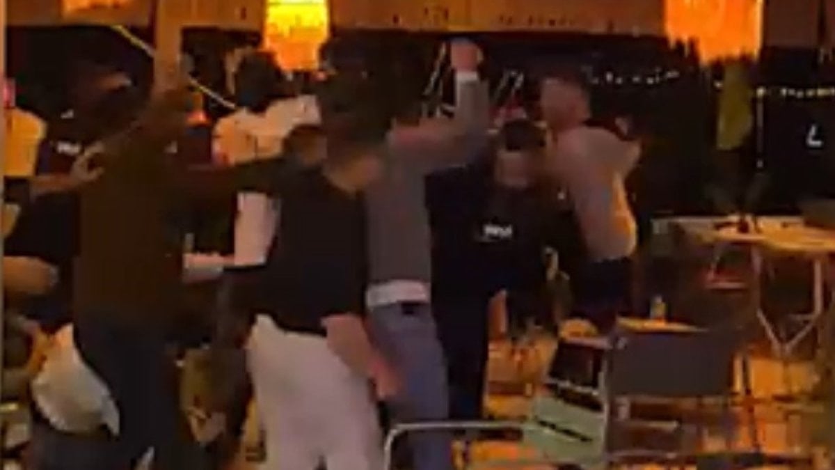 İzmir'de otobüslerle gelip kafeye daldılar: 6 tutuklama