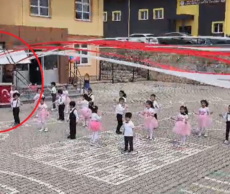 Kayseri’de anaokulunda öğretmen ve öğrencilerin üzerine tabela düştü