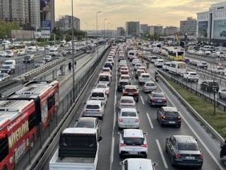 İstanbul'da trafik yoğunluğu akşam saatlerinde yüzde 87'ye kadar çıktı