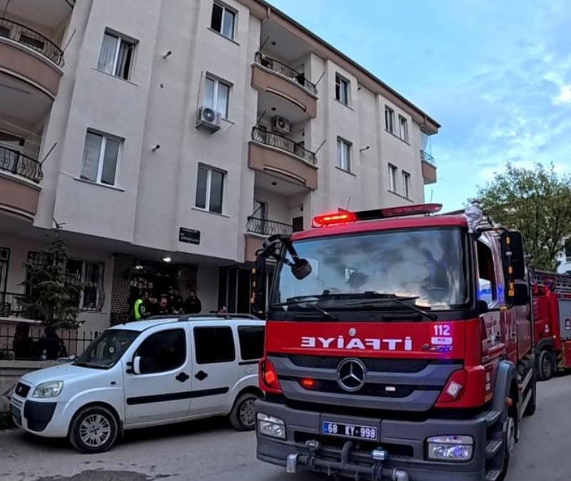 Aksaray'da yemek yaparken elbisesi tutuşan yaşlı kadın can verdi