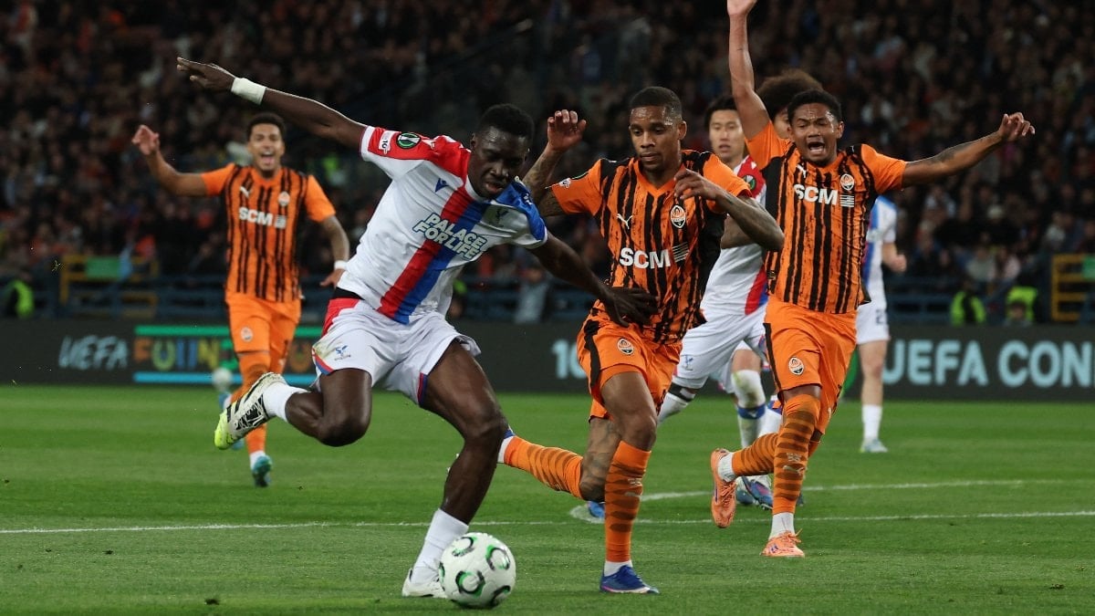 Arda Turan'ın takımı Shakhtar Donetsk yarı final ilk maçında Crystal Palace'a yenildi