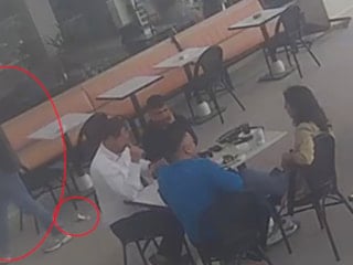 Hatay'da kafede düşürdüğü 7 Bin TL'sini sahilde arayan vatandaşın o anları kamerada