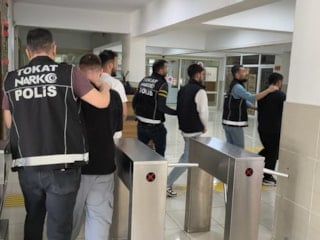 Tokat'ta uyuşturucu baskını: 2 tutuklama, 2 ev hapsi kararı