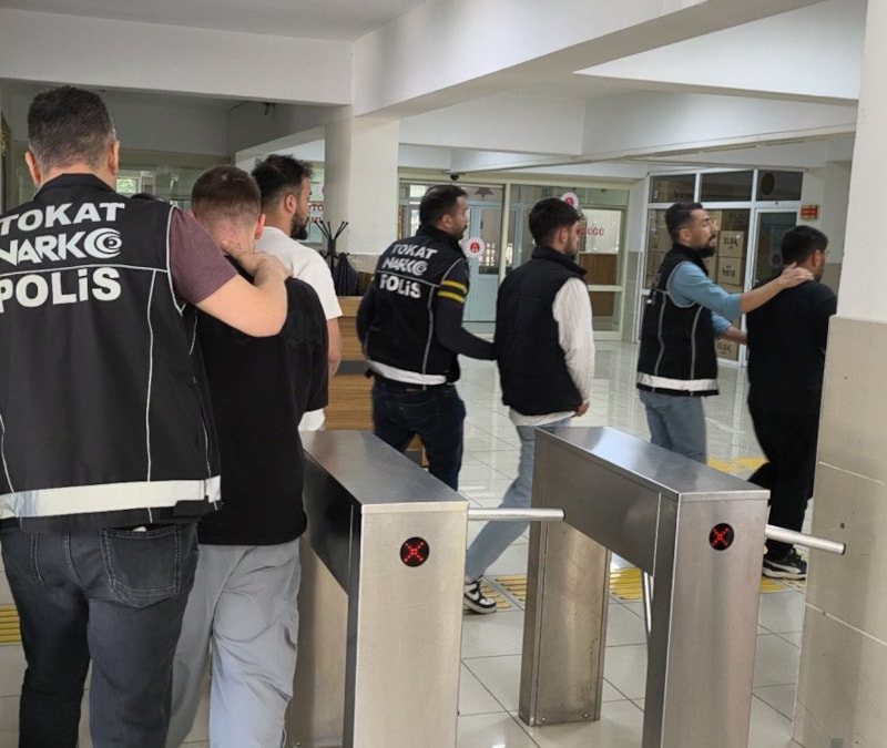 Tokat'ta uyuşturucu baskını: 2 tutuklama, 2 ev hapsi kararı