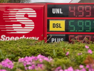 ABD’de akaryakıt krizi derinleşiyor: Benzin 5 doları aştı, ekonomi baskı altında