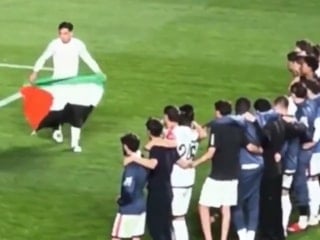 Rayo Vallecanolu futbolcular galibiyeti Filistin bayrağıyla kutladı