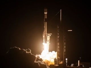 Sesten 7 katı hızlı: SpaceX Falcon 9 roketi Ay yüzeyine çarpacak