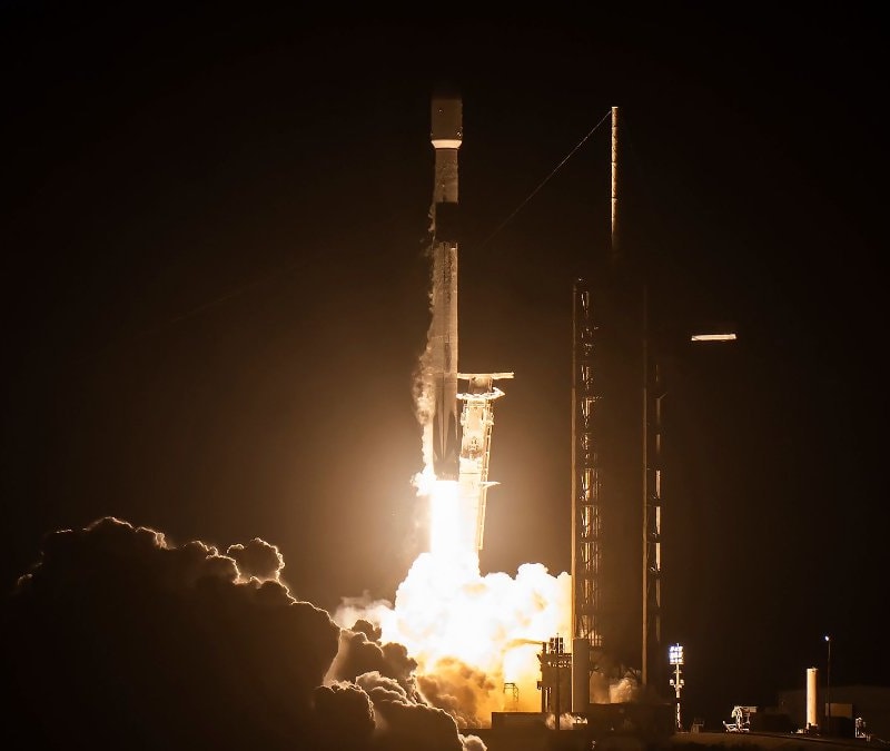 Sesten 7 katı hızlı: SpaceX Falcon 9 roketi Ay yüzeyine çarpacak