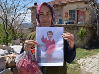 Konya'da 10 yıldır kayıp olan Yasin'in annesi: Kokusu gitmesin diye kıyafetlerini çıkarmıyorum