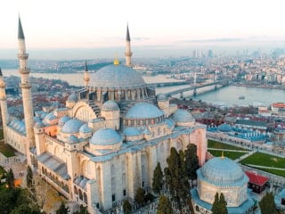 1 Mayıs'ta camilerde 'alın teri mukaddestir' hutbesi okundu
