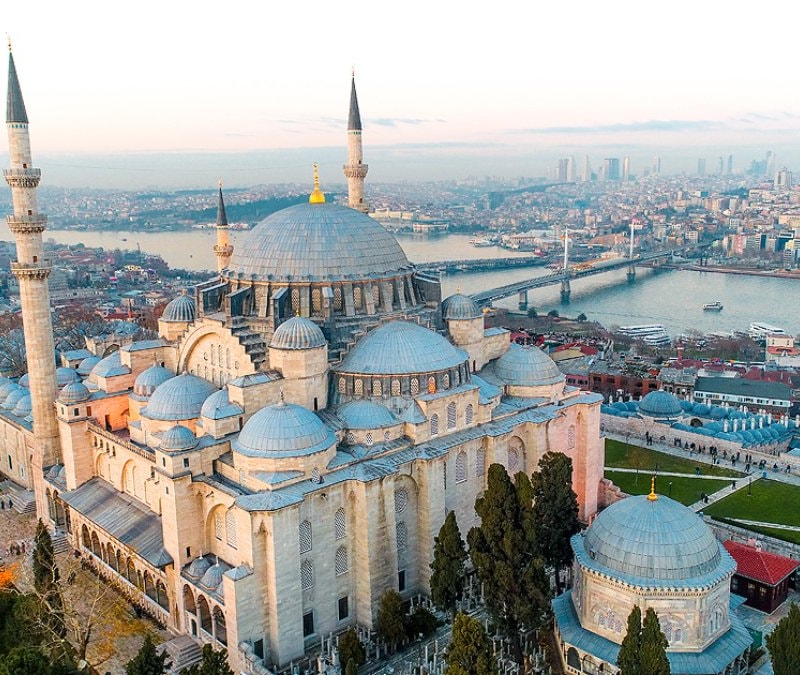 1 Mayıs'ta camilerde 'alın teri mukaddestir' hutbesi okundu