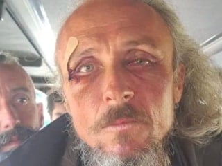 İsrail, alıkoyduğu aktivisteleri darbetti