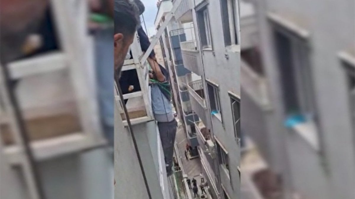 Şanlıurfa'da balkon korkuluklarına asılı kalan işçi kurtarıldı