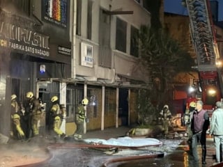 İstanbul’da 5 katlı iş yerinde korkutan yangın