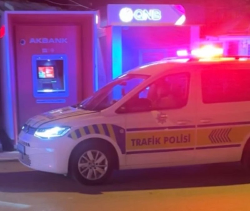 Edirne'de alkol alan iki arkadaşın kayıp anahtar kavgası kameraya yansıdı