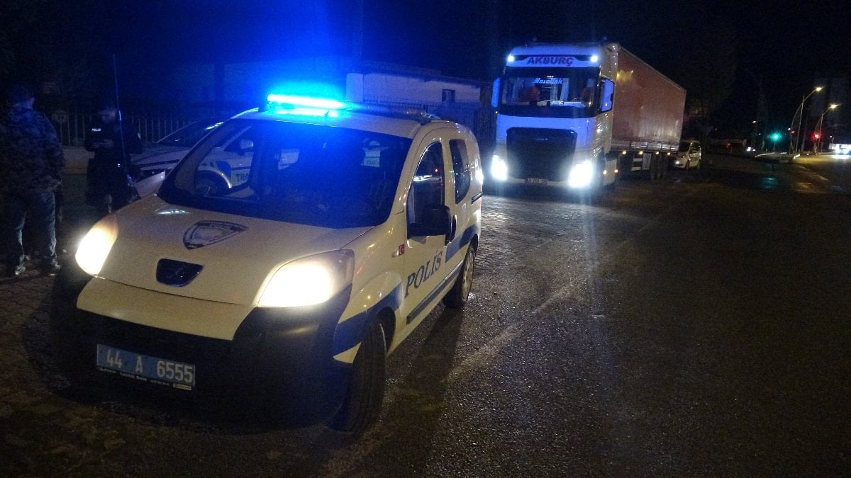 Malatya'da yol kenarında kanlar içinde bulunan adam kurtarılamadı