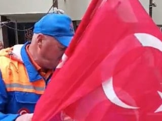 Edirne’de 1 Mayıs sonrası bayrak hassasiyeti: Çöpten toplayıp korumaya aldı