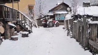 Sivas'ta mayıs ayının başında yağan kar köyleri beyaza bürüdü