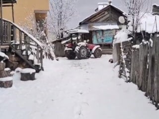 Sivas'ta mayıs ayının başında yağan kar köyleri beyaza bürüdü