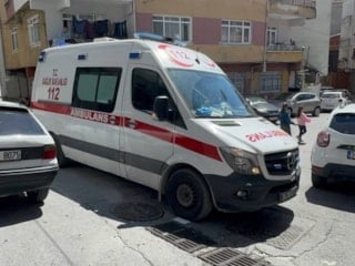 İstanbul'da zamanla yarışan sağlık ekipleri, yanlış park eden araçlara takılıyor