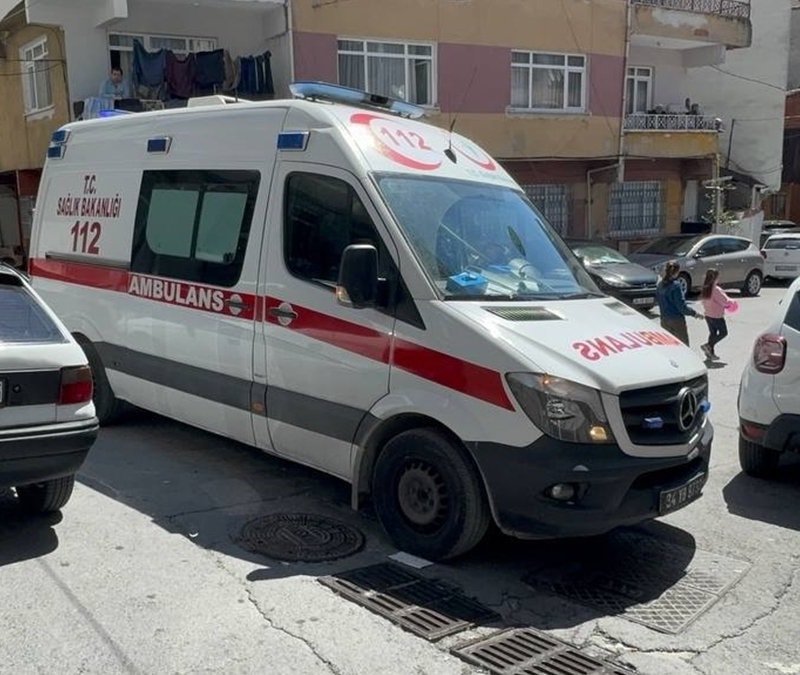 İstanbul'da zamanla yarışan sağlık ekipleri, yanlış park eden araçlara takılıyor