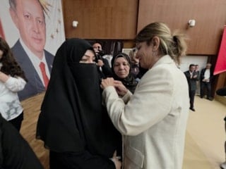 Diyarbakır’da CHP ve YRP'den 100 kişi AK Parti saflarına katıldı
