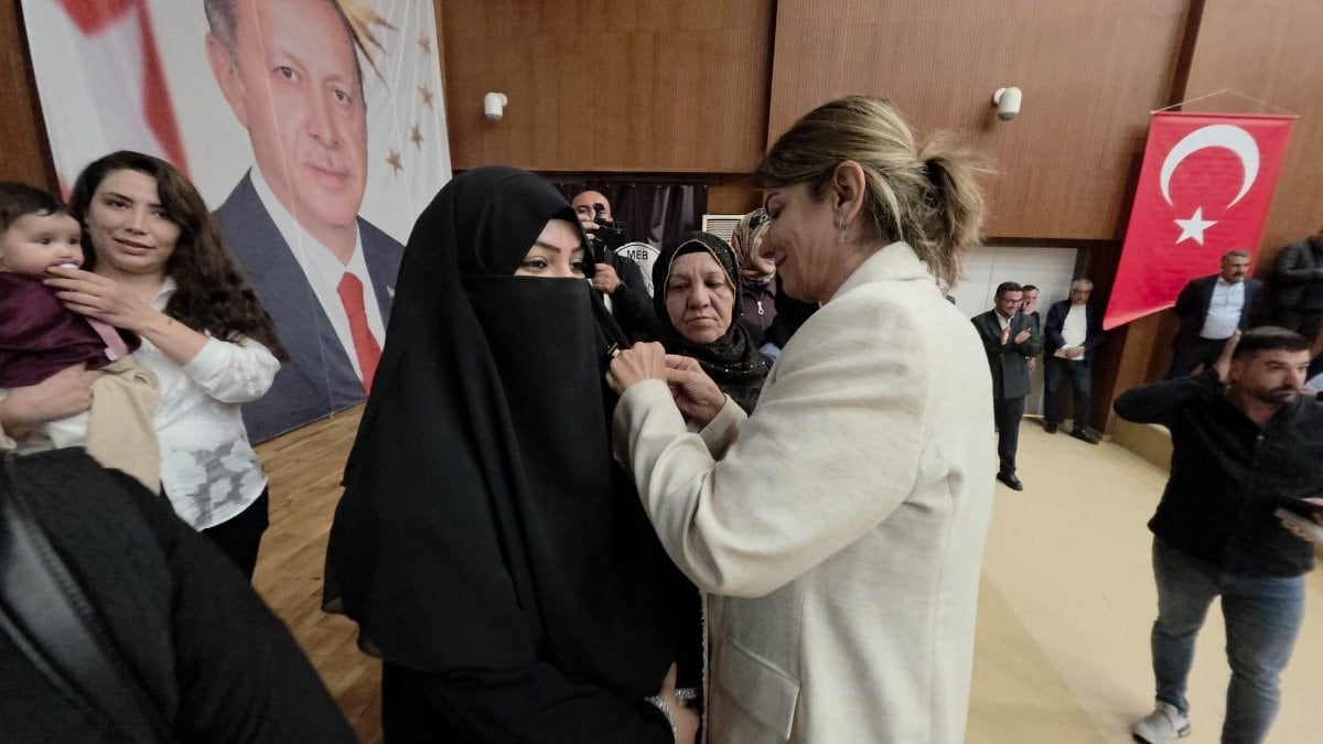 Diyarbakır’da CHP ve YRP'den 100 kişi AK Parti saflarına katıldı