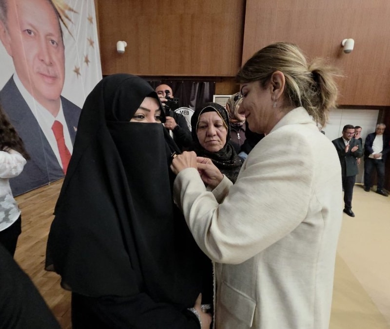 Diyarbakır’da CHP ve YRP'den 100 kişi AK Parti saflarına katıldı