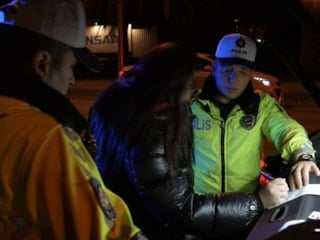 İstanbul'da trafik uygulamasında duygusal anlar: Cezayı duyunca gözyaşlarını tutamadı