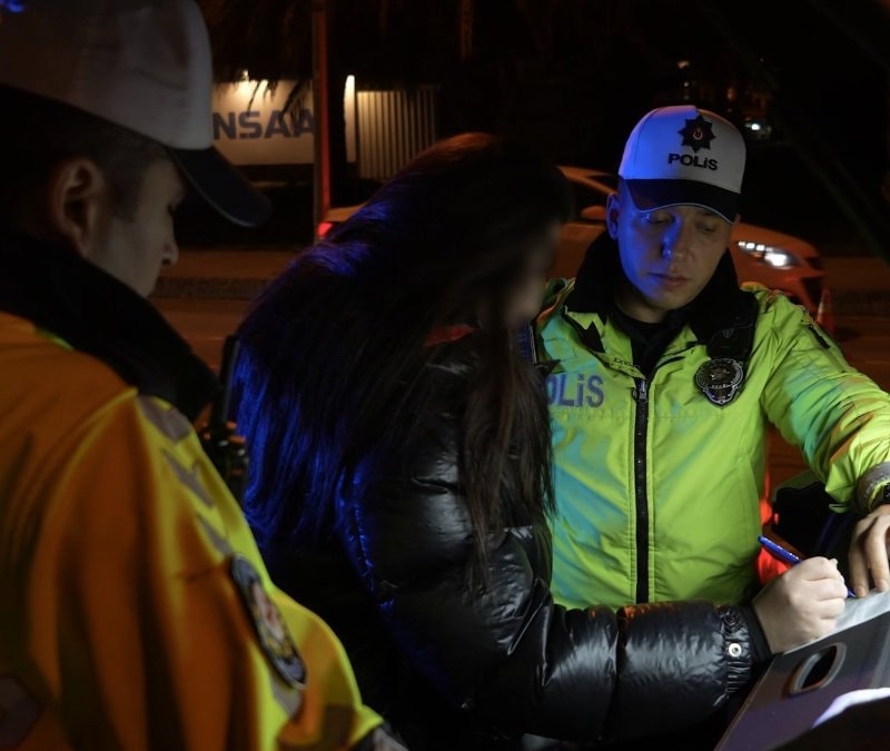 İstanbul'da trafik uygulamasında duygusal anlar: Cezayı duyunca gözyaşlarını tutamadı