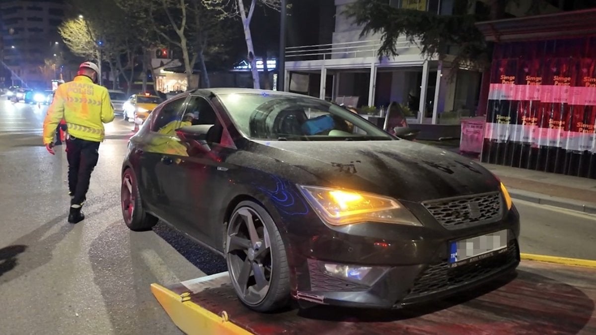 İstanbul'da egzoz sisteminden ceza yiyen sürücü sinirlerine hakim olamadı