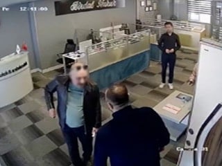 Erzurum’da avukat bürosunda bıçaklı saldırı: Dehşet anları kamerada