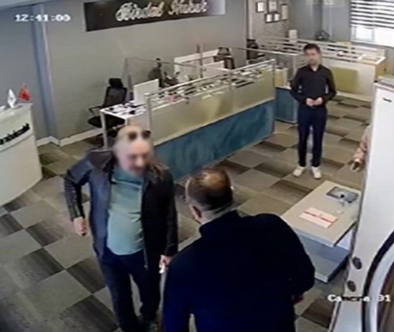Erzurum’da avukat bürosunda bıçaklı saldırı: Dehşet anları kamerada