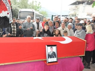 Balıkesir'de kazada hayatını kaybeden Uzman Çavuş, son yolculuğuna uğurlandı