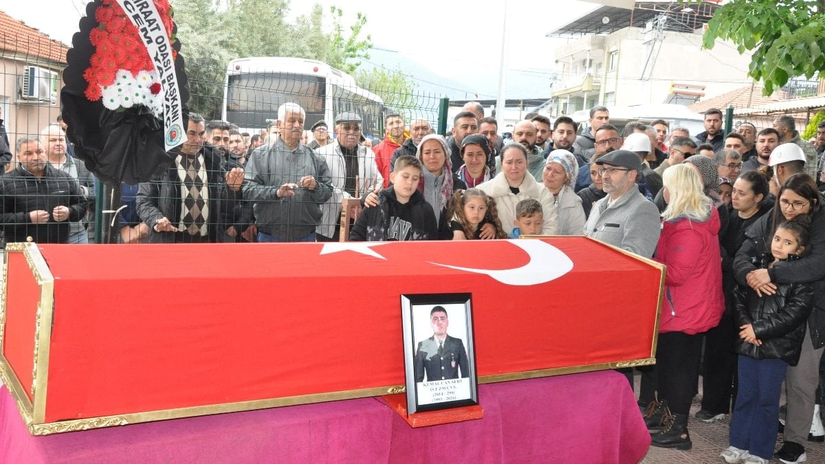Balıkesir'de kazada hayatını kaybeden Uzman Çavuş, son yolculuğuna uğurlandı